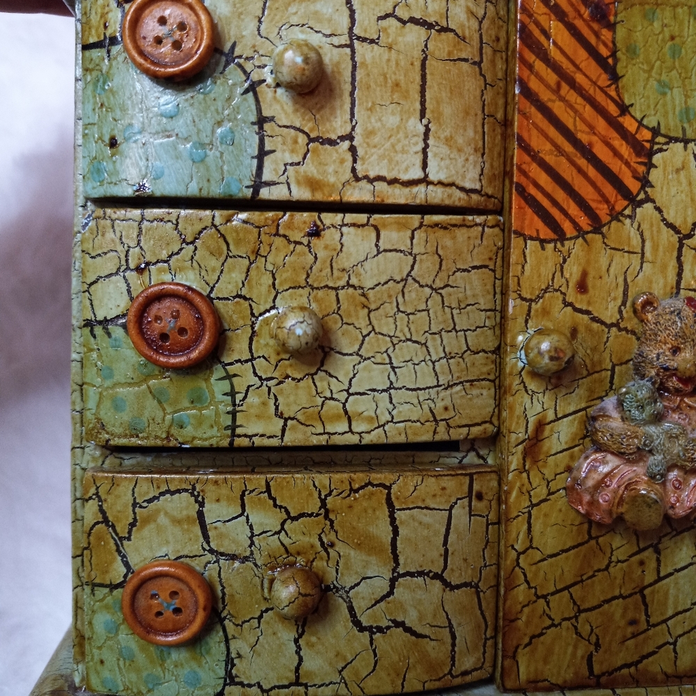 Kitschy Mini Wardrobe Style Teddy Bear Jewelry Box - Picture 9 of 15
